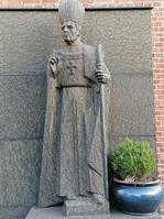 Pfarrkirche-KvG-Denkmal.jpg